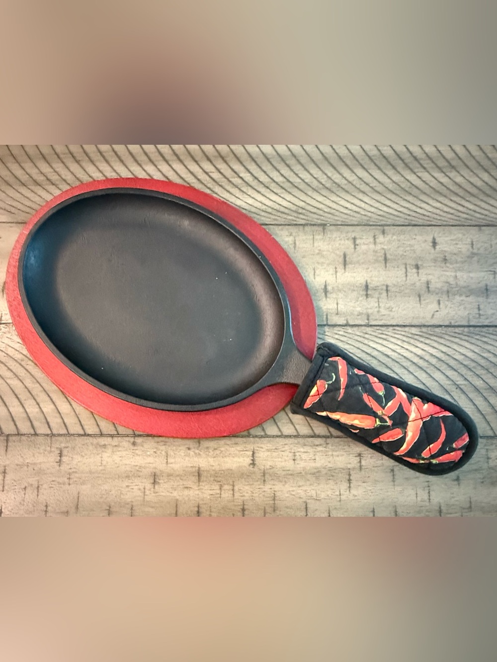 LODGE Cast Iron Fajita Pan Skillet LFSR3 w/ Wood Base Seasoned USA No Box